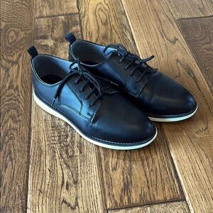 Boys  Black Dress Shoes.   Cat & Jack